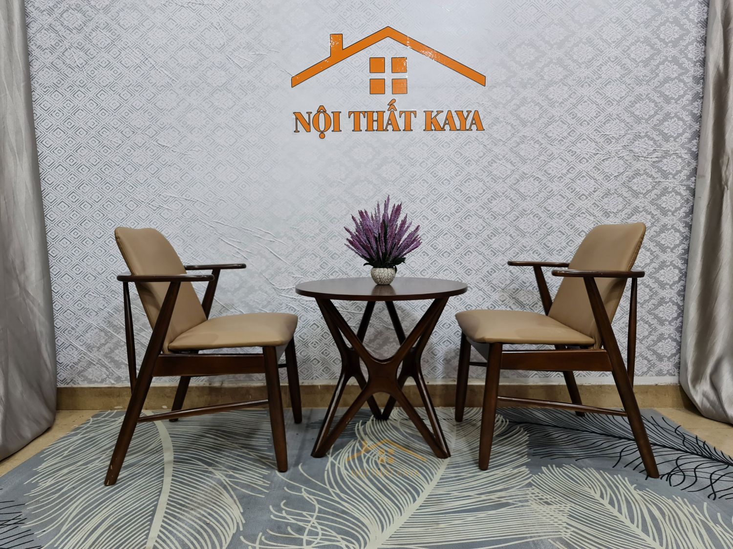 Bộ bàn tròn chân sao 2 ghế Baby màu nâu