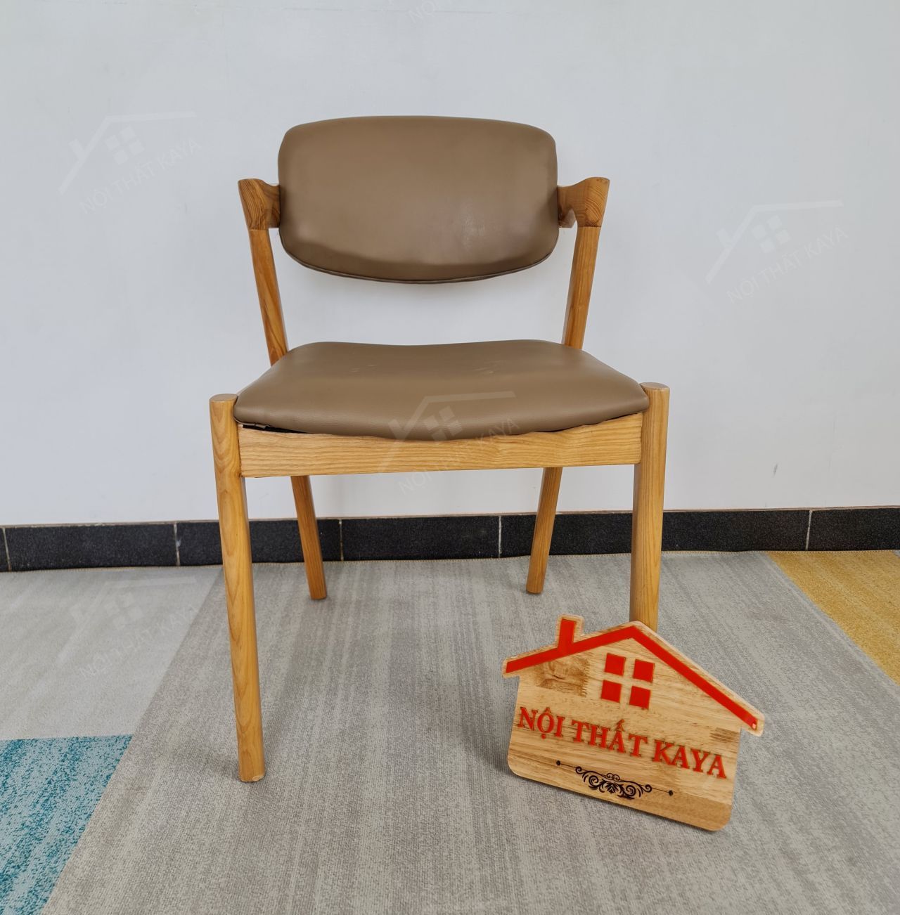 Ghế KAI gỗ tự nhiên bọc nệm Simili