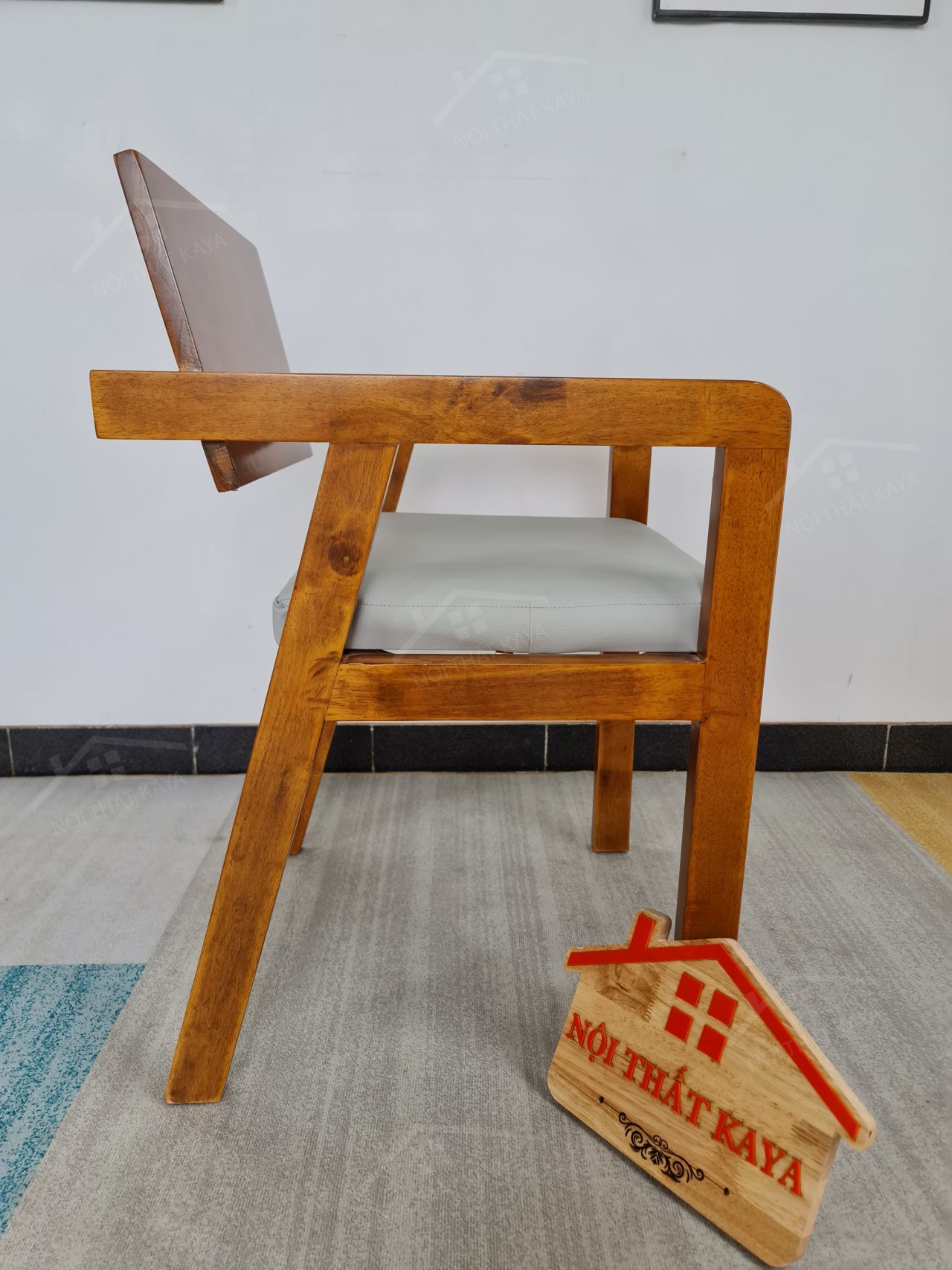 Ghế Eric gỗ tự nhiên bọc nệm da Ghế Eric gỗ tự nhiên bọc nệm da