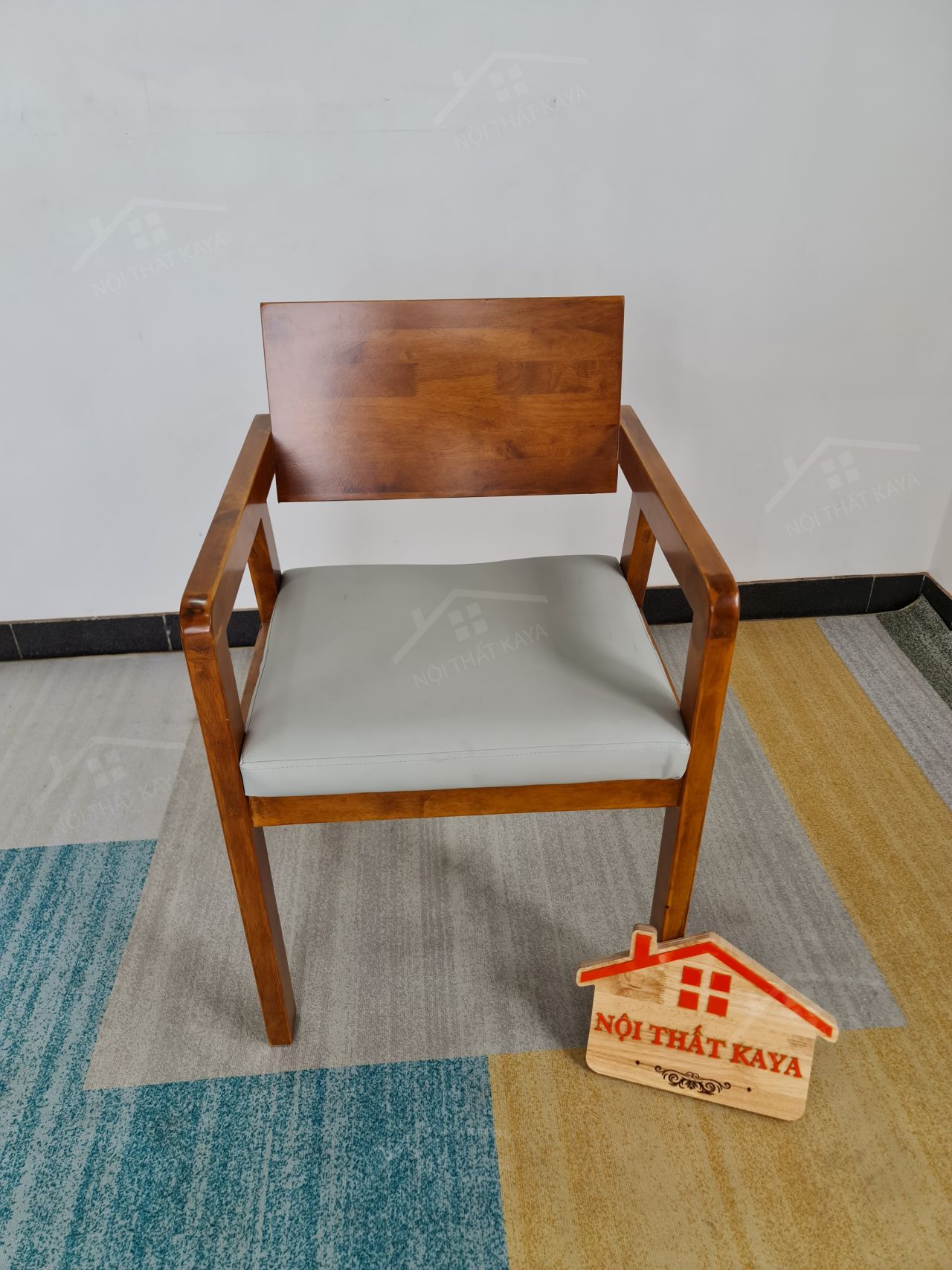 Ghế Eric gỗ tự nhiên bọc nệm da Ghế Eric gỗ tự nhiên bọc nệm da