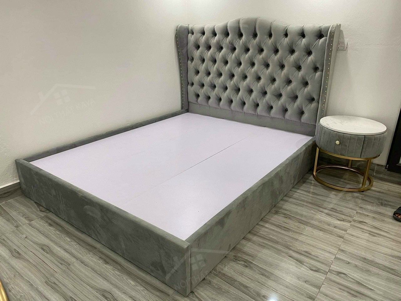 Giường bọc nệm lỗ GNL004