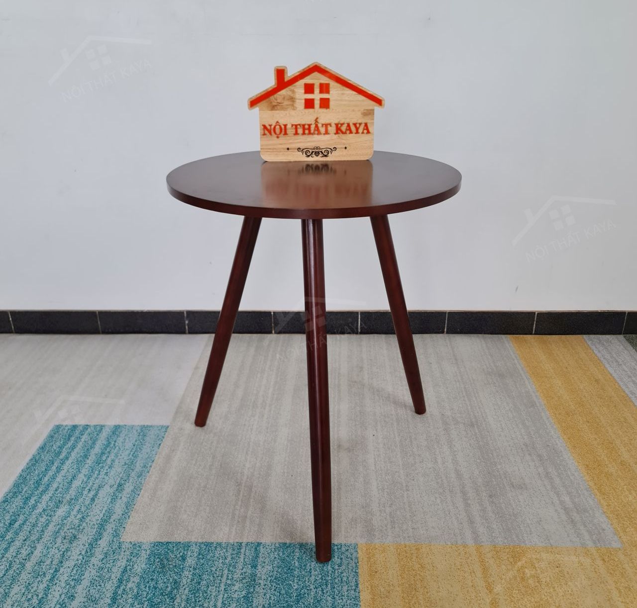 Bàn 3 chân gỗ tự nhiên