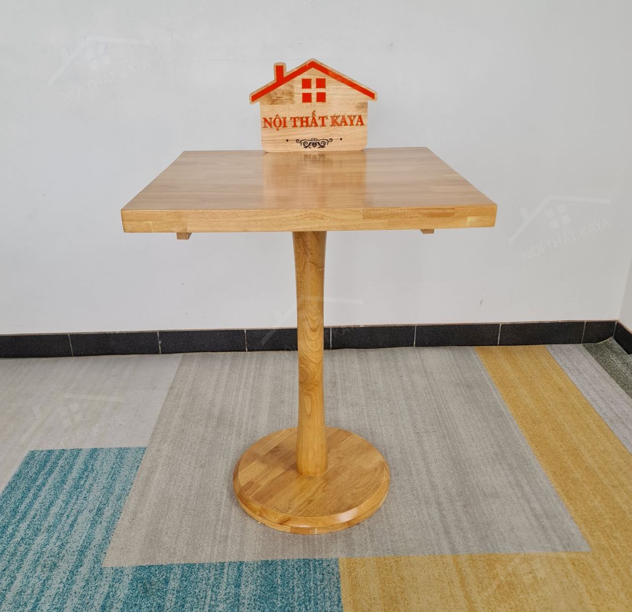 Bàn chân trụ gỗ tự nhiên - Mặt bàn vuông