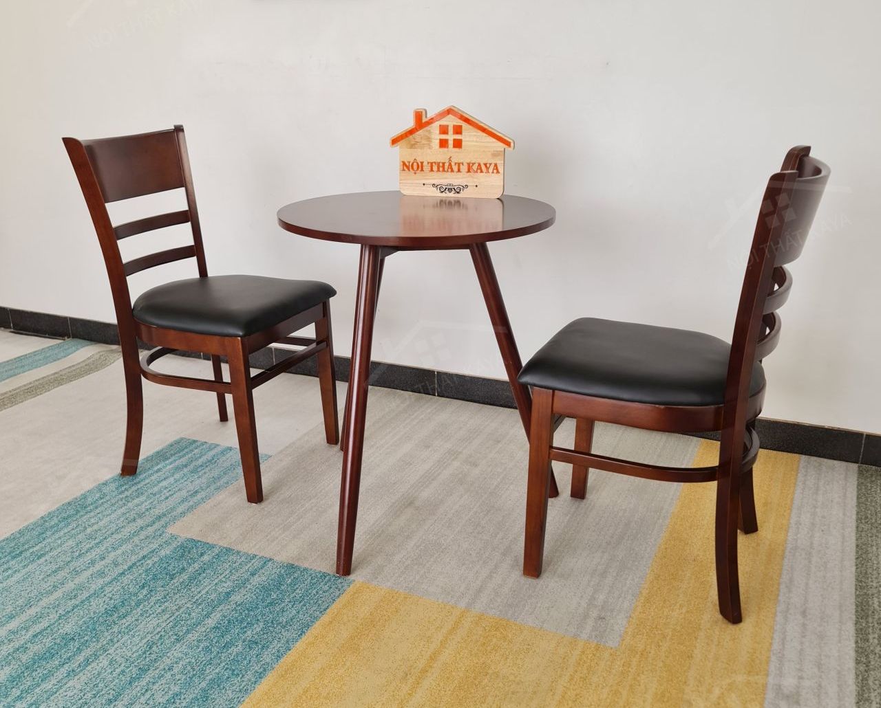CABIN - MOSTAR 2 ghế + bàn 3 chân CABIN - MOSTAR 2 ghế + bàn 3 chân