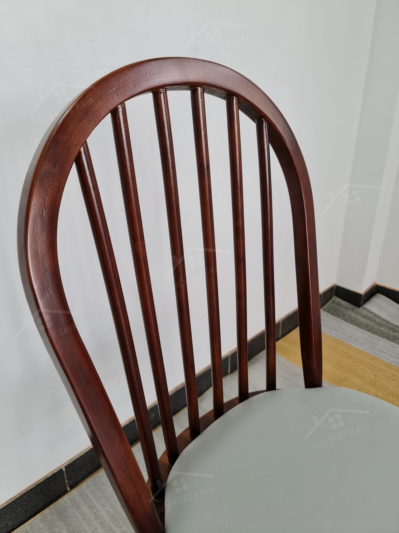 Ghế WINDSOR gỗ tự nhiên bọc nệm Simili Ghế WINDSOR gỗ tự nhiên bọc nệm Simili