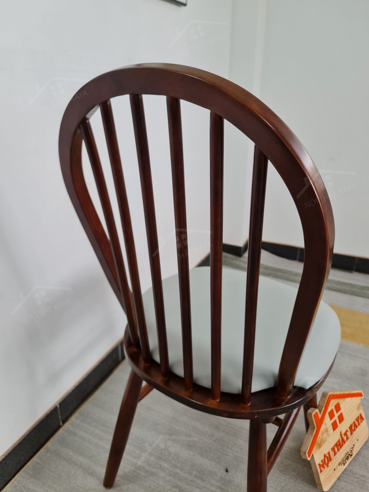 Ghế WINDSOR gỗ tự nhiên bọc nệm Simili Ghế WINDSOR gỗ tự nhiên bọc nệm Simili