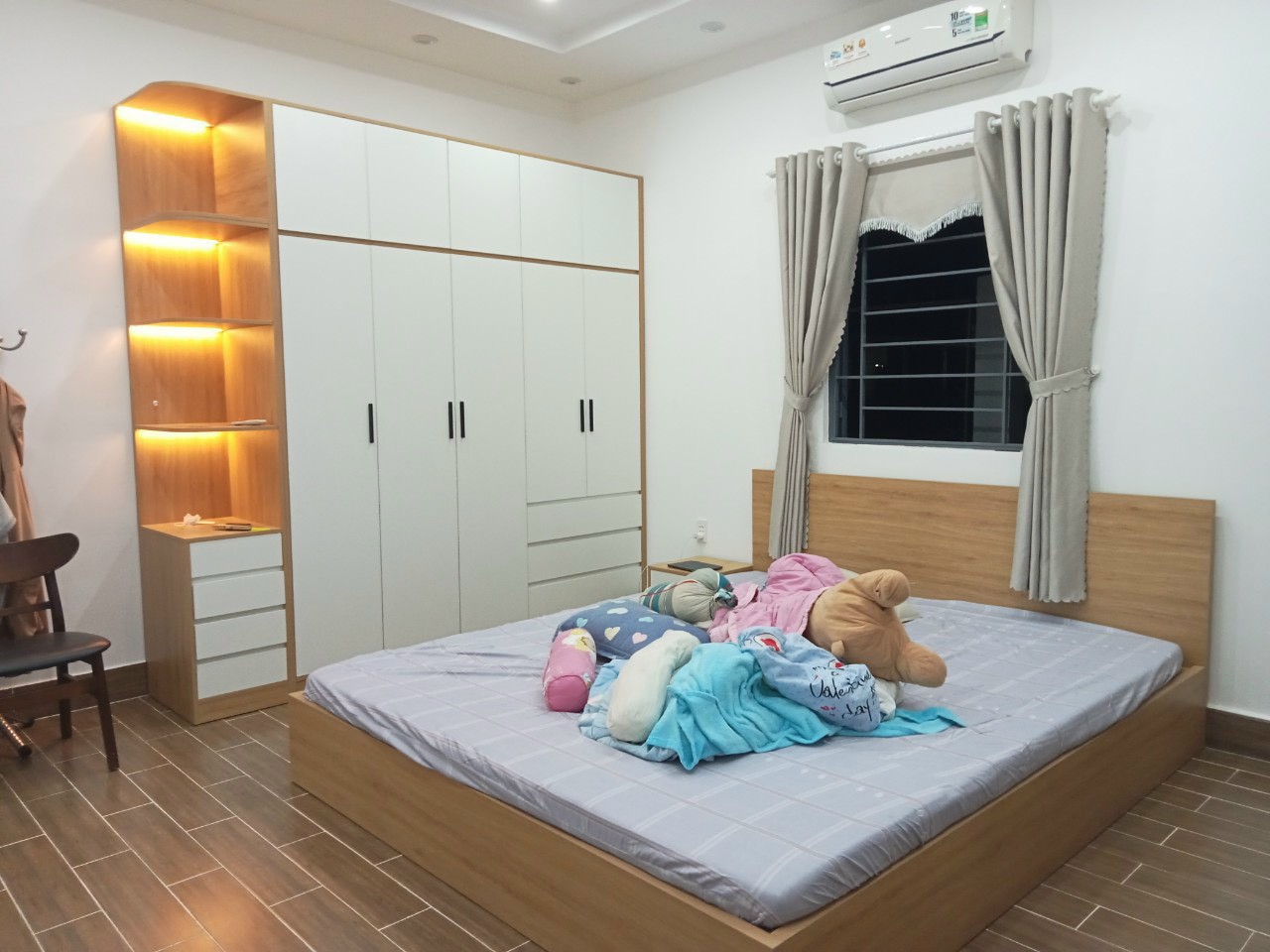 Bộ nội thất phòng ngủ HDF PN012 (Giường - Tủ quần áo - Tủ đầu giường - Bàn trang điểm) Bộ nội thất phòng ngủ HDF PN012 (Giường - Tủ quần áo - Tủ đầu giường - Bàn trang điểm)