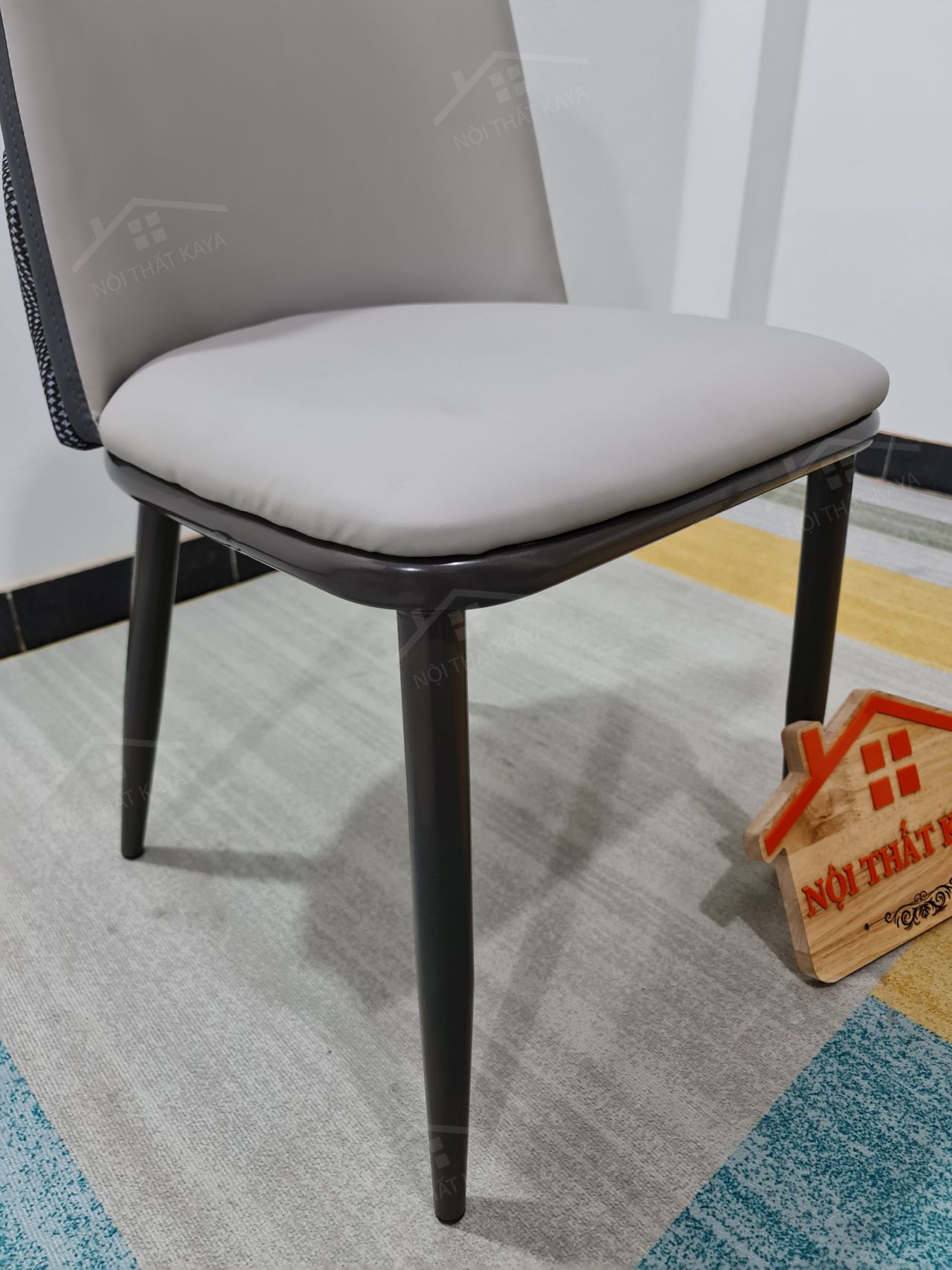 Ghế khung thép sơn tĩnh điện bọc da Microfiber KY-GH 31 Ghế khung thép sơn tĩnh điện bọc da Microfiber KY-GH 31