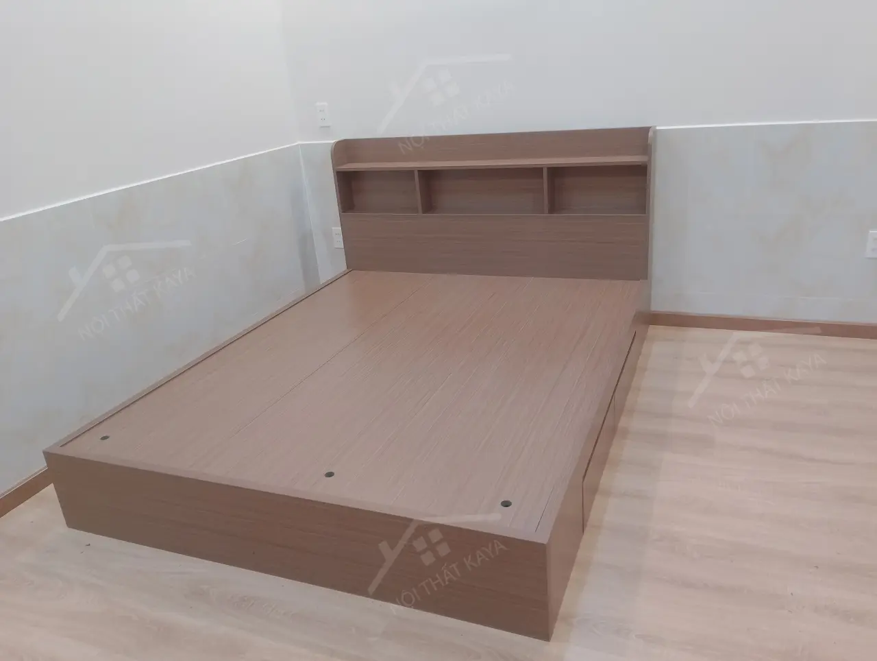 Giường gỗ công nghiệp có hộc GGCN008
