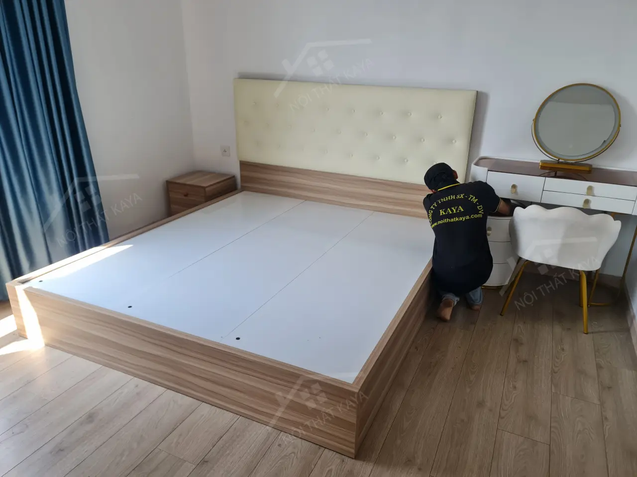 Giường gỗ công nghiệp đơn giản đầu bọc nệm GGCN037