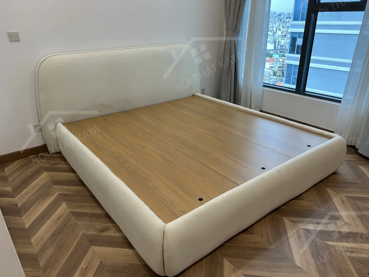 Giường bọc nệm lỗ GNL007